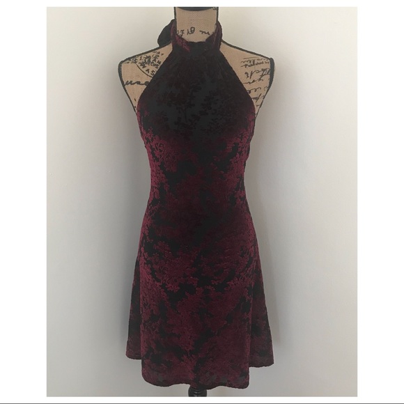 DRESS THE POPULATION VELVET HALTER MINI DRESS - Picture 3 of 8